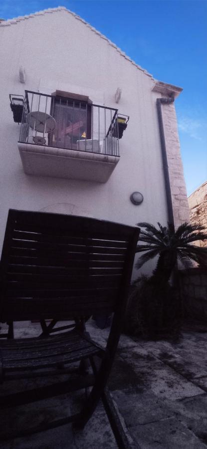 דירות ג'ובינאצו Casa Torre Di Mactheus Petraro מראה חיצוני תמונה