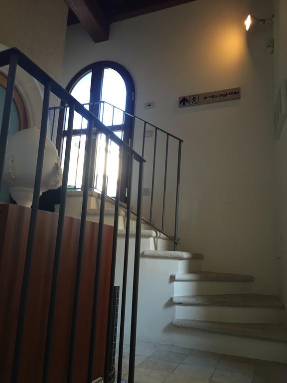 דירות ג'ובינאצו Casa Torre Di Mactheus Petraro חדר תמונה