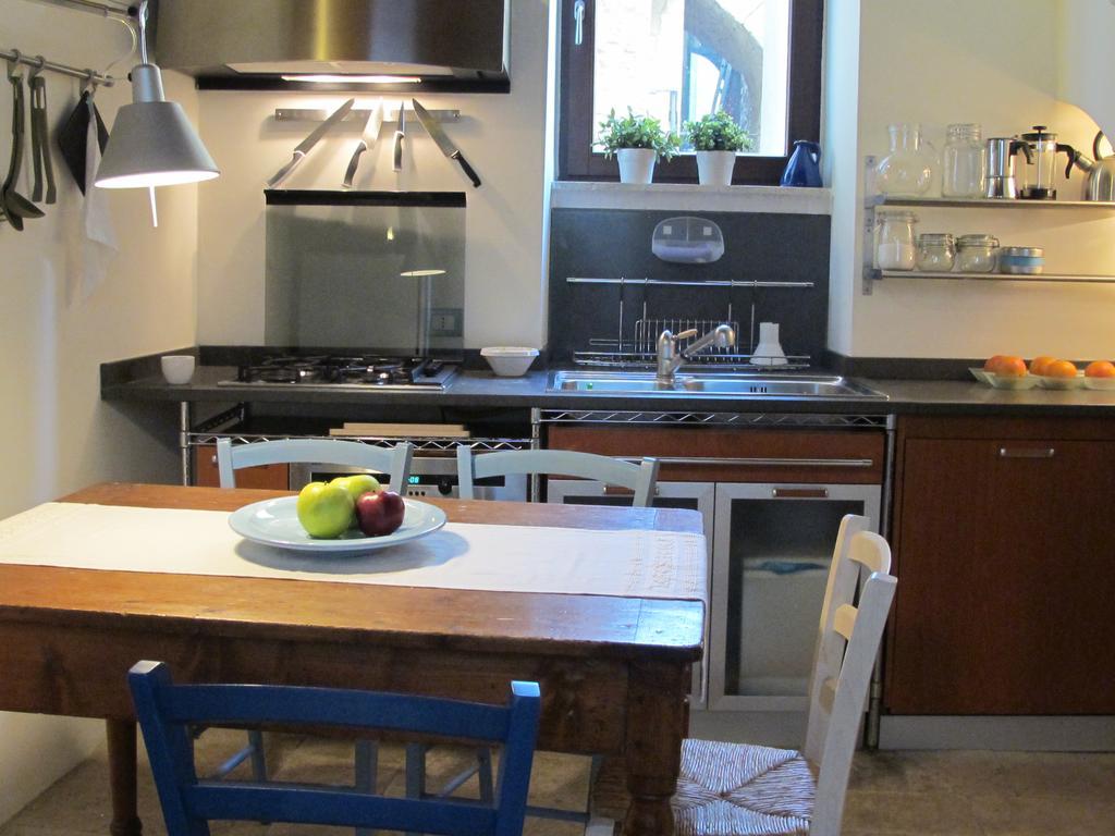 דירות ג'ובינאצו Casa Torre Di Mactheus Petraro חדר תמונה