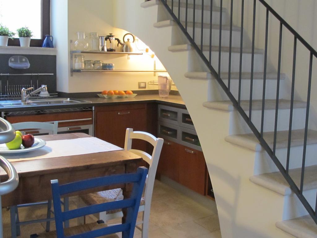 דירות ג'ובינאצו Casa Torre Di Mactheus Petraro חדר תמונה