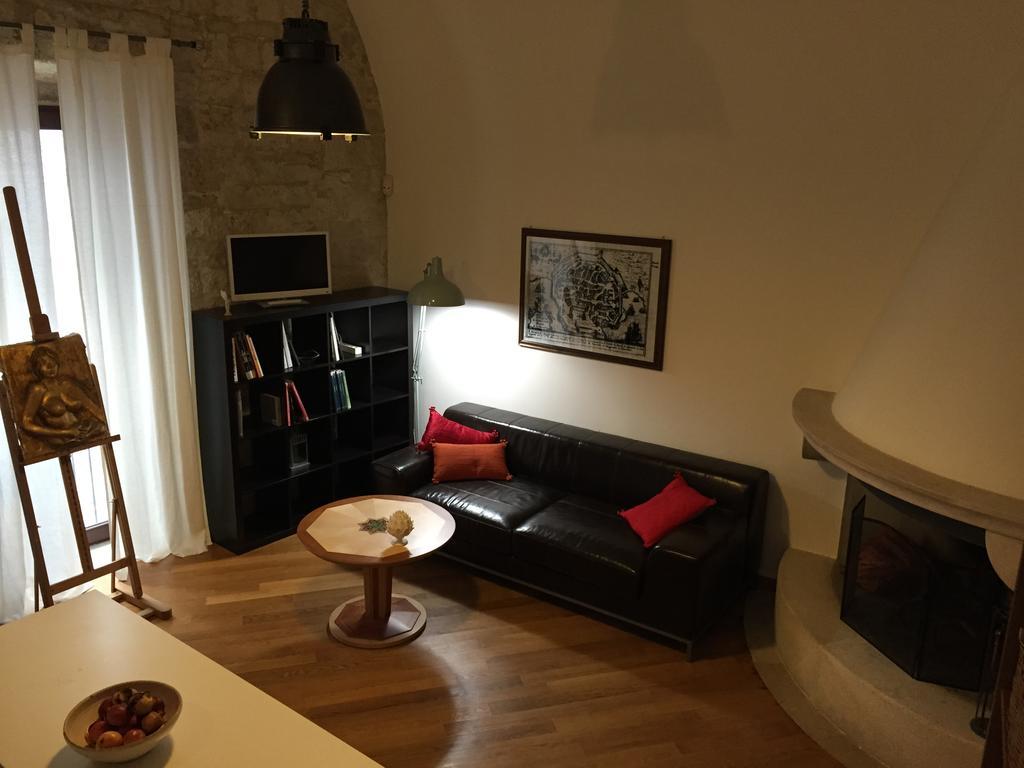 דירות ג'ובינאצו Casa Torre Di Mactheus Petraro חדר תמונה