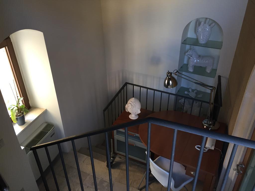 דירות ג'ובינאצו Casa Torre Di Mactheus Petraro חדר תמונה